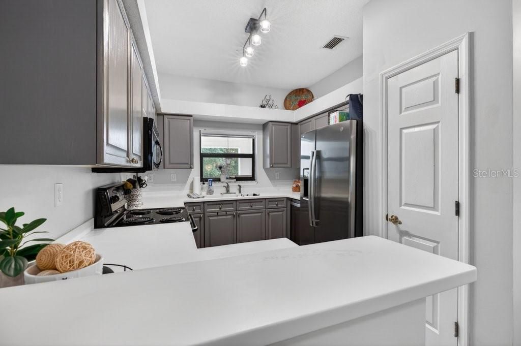 For Sale: $275,000 (2 beds, 2 baths, 1272 Square Feet)