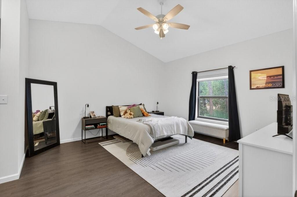 For Sale: $275,000 (2 beds, 2 baths, 1272 Square Feet)