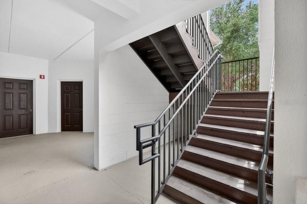 For Sale: $275,000 (2 beds, 2 baths, 1272 Square Feet)