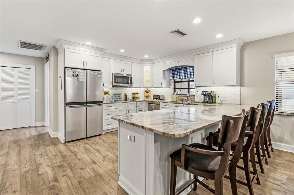 На продажу: $429,900 (4 спален, 2 ванн, 2484 Квадратных фут)