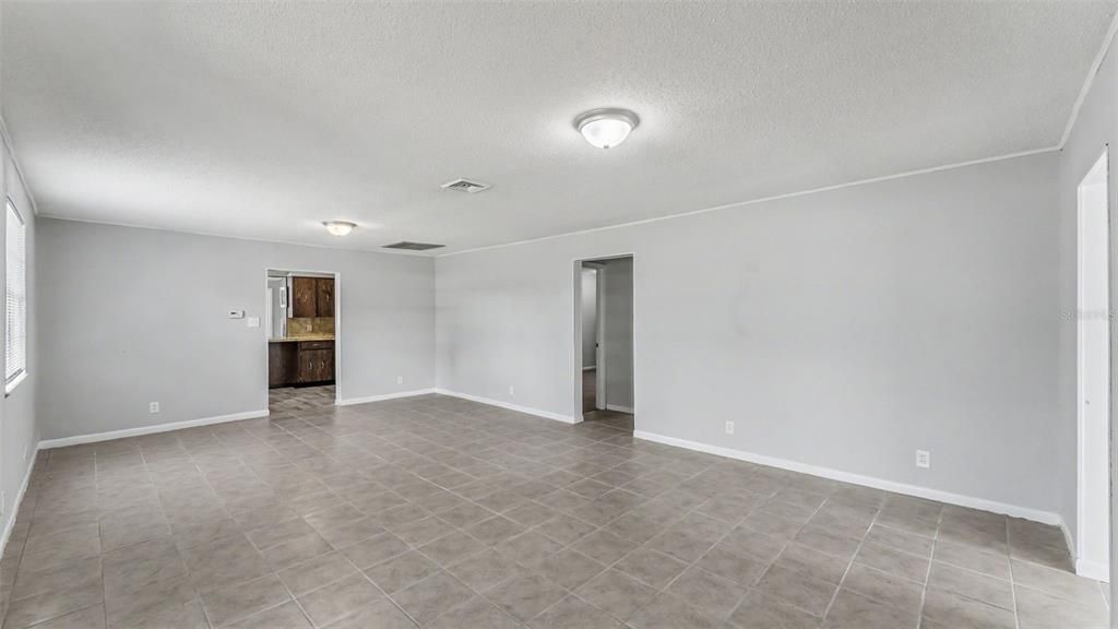 En Venta: $364,000 (4 camas, 2 baños, 2642 Pies cuadrados)