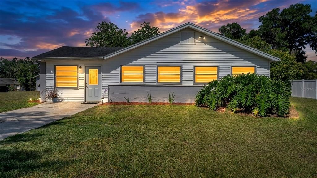 En Venta: $364,000 (4 camas, 2 baños, 2642 Pies cuadrados)