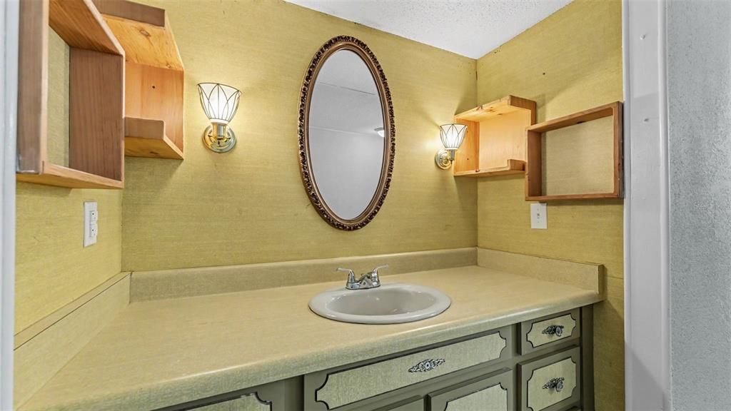 En Venta: $364,000 (4 camas, 2 baños, 2642 Pies cuadrados)