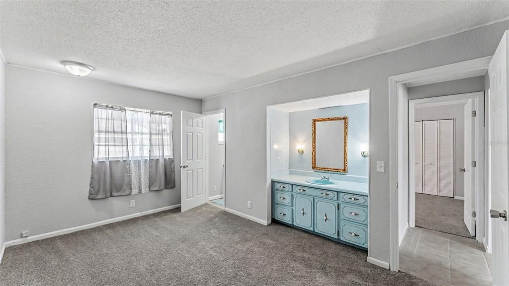 En Venta: $364,000 (4 camas, 2 baños, 2642 Pies cuadrados)