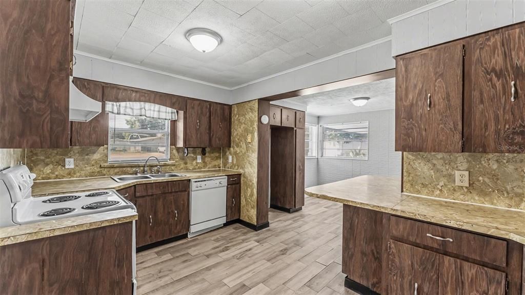 En Venta: $364,000 (4 camas, 2 baños, 2642 Pies cuadrados)