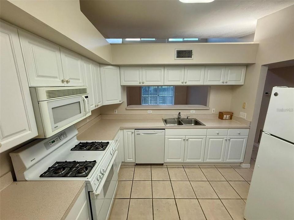 For Rent: $1,900 (2 beds, 2 baths, 1224 Square Feet)