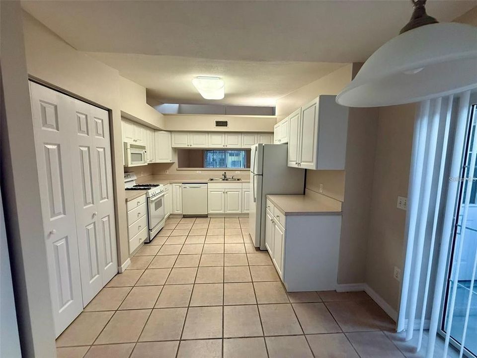 For Rent: $1,900 (2 beds, 2 baths, 1224 Square Feet)