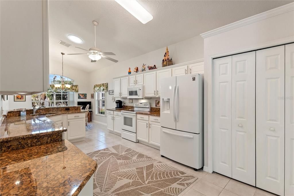 For Sale: $320,000 (2 beds, 2 baths, 1760 Square Feet)