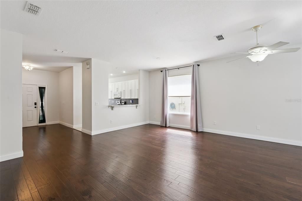 En Venta: $435,000 (3 camas, 2 baños, 1564 Pies cuadrados)