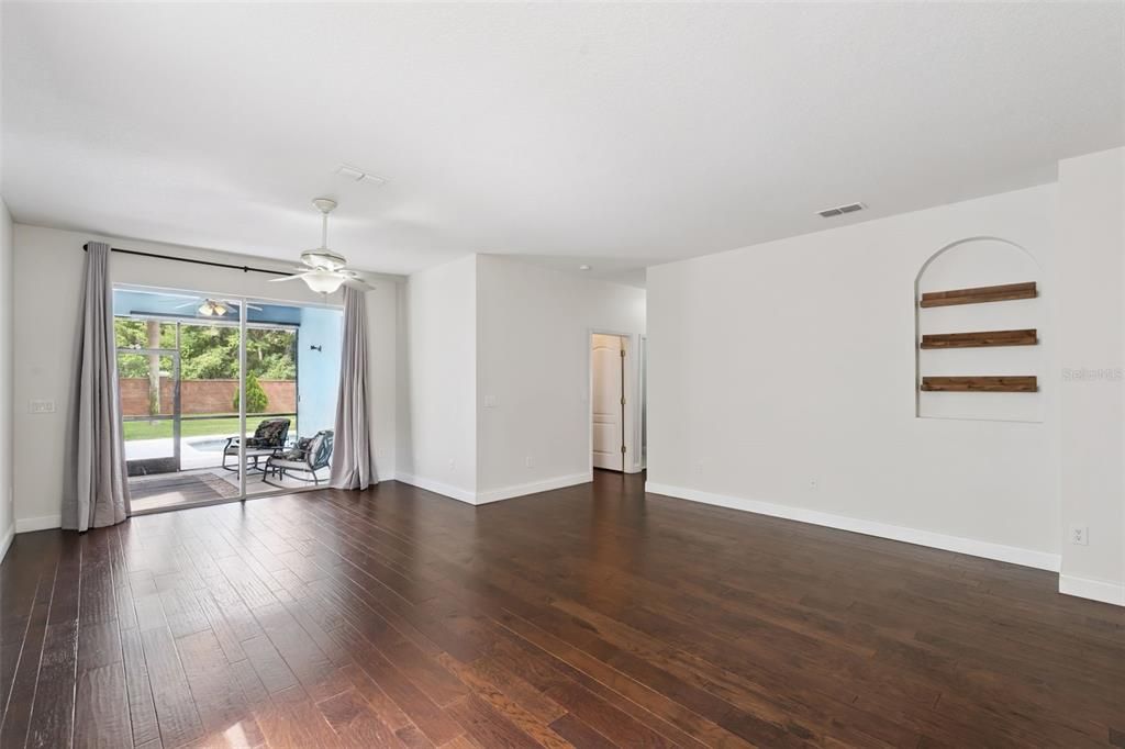 En Venta: $435,000 (3 camas, 2 baños, 1564 Pies cuadrados)