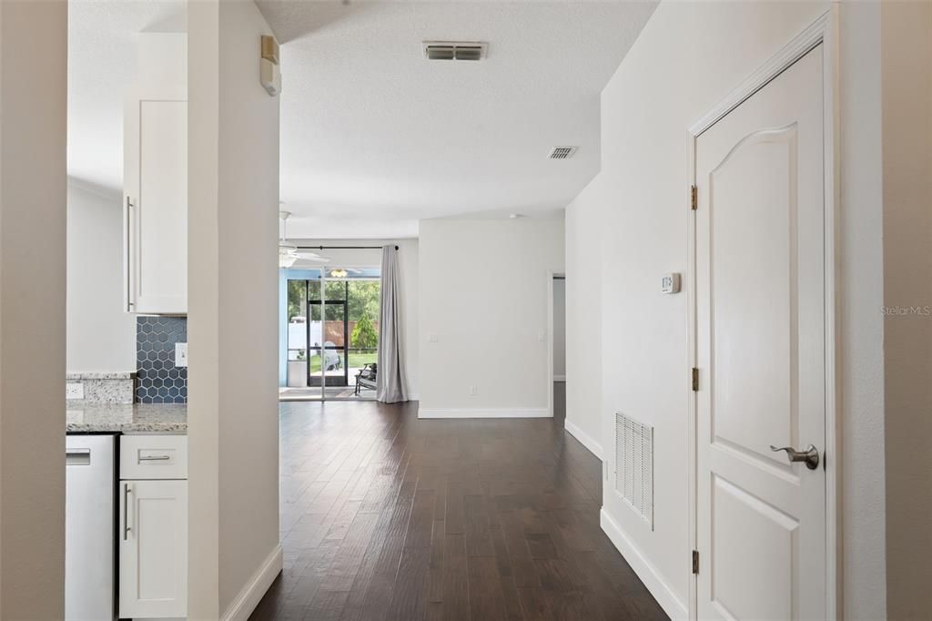 En Venta: $435,000 (3 camas, 2 baños, 1564 Pies cuadrados)