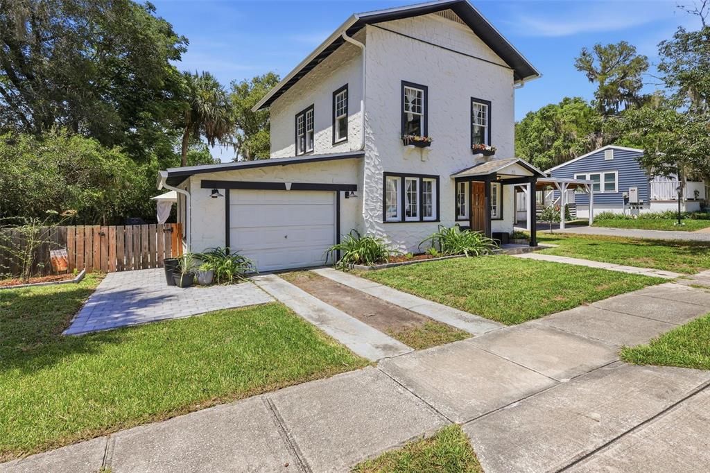 Activo con contrato: $309,900 (3 camas, 2 baños, 1196 Pies cuadrados)