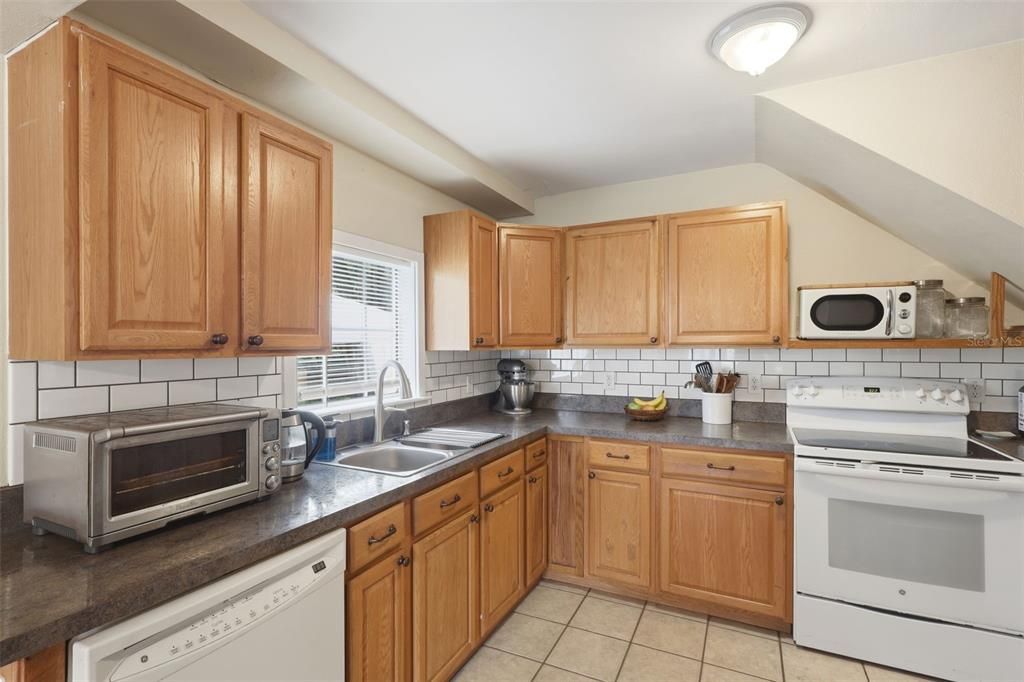 Activo con contrato: $309,900 (3 camas, 2 baños, 1196 Pies cuadrados)