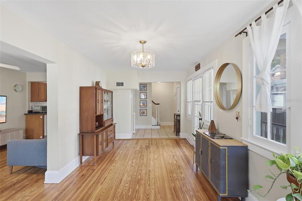 Activo con contrato: $309,900 (3 camas, 2 baños, 1196 Pies cuadrados)