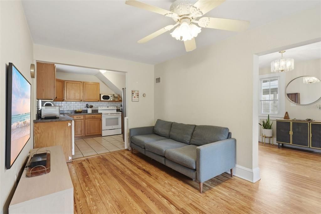 Activo con contrato: $309,900 (3 camas, 2 baños, 1196 Pies cuadrados)