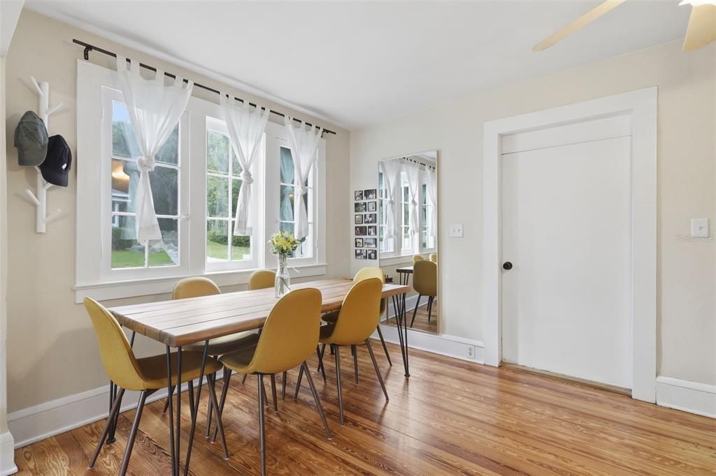 Activo con contrato: $309,900 (3 camas, 2 baños, 1196 Pies cuadrados)