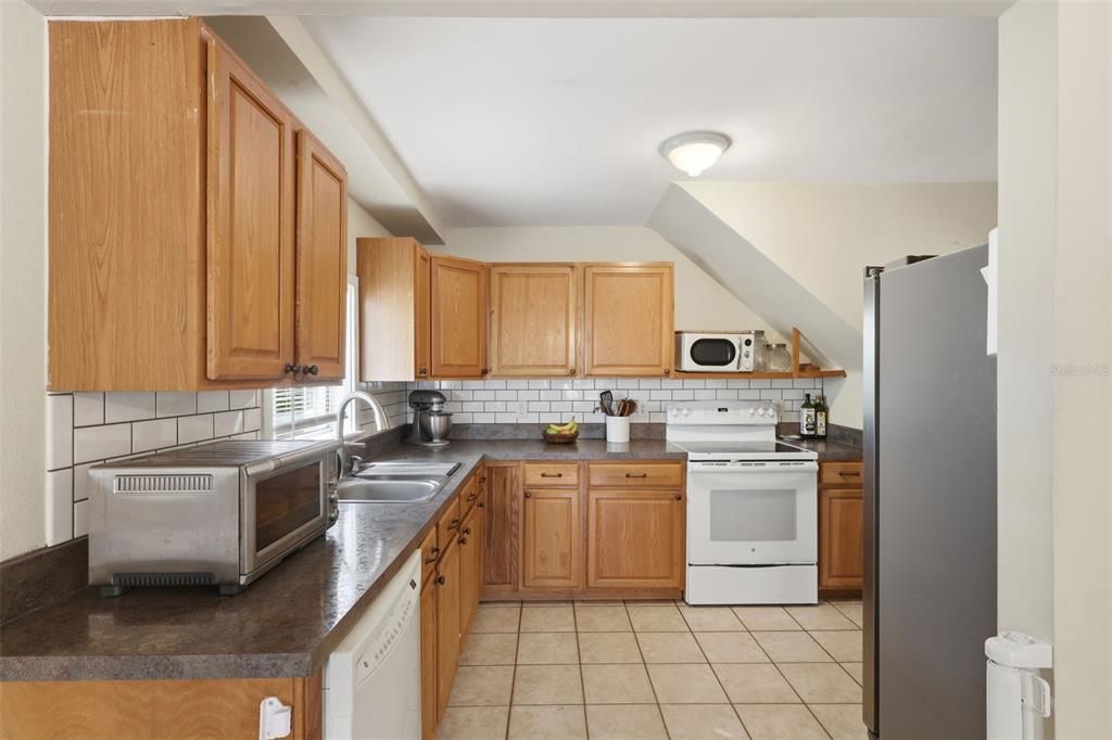 Activo con contrato: $309,900 (3 camas, 2 baños, 1196 Pies cuadrados)