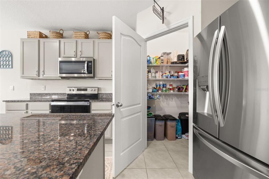 待售: $425,900 (5 贝兹, 3 浴室, 2696 平方英尺)