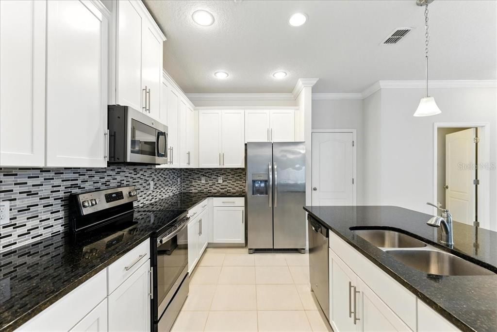 В аренду: $2,495 (3 спален, 2 ванн, 1787 Квадратных фут)