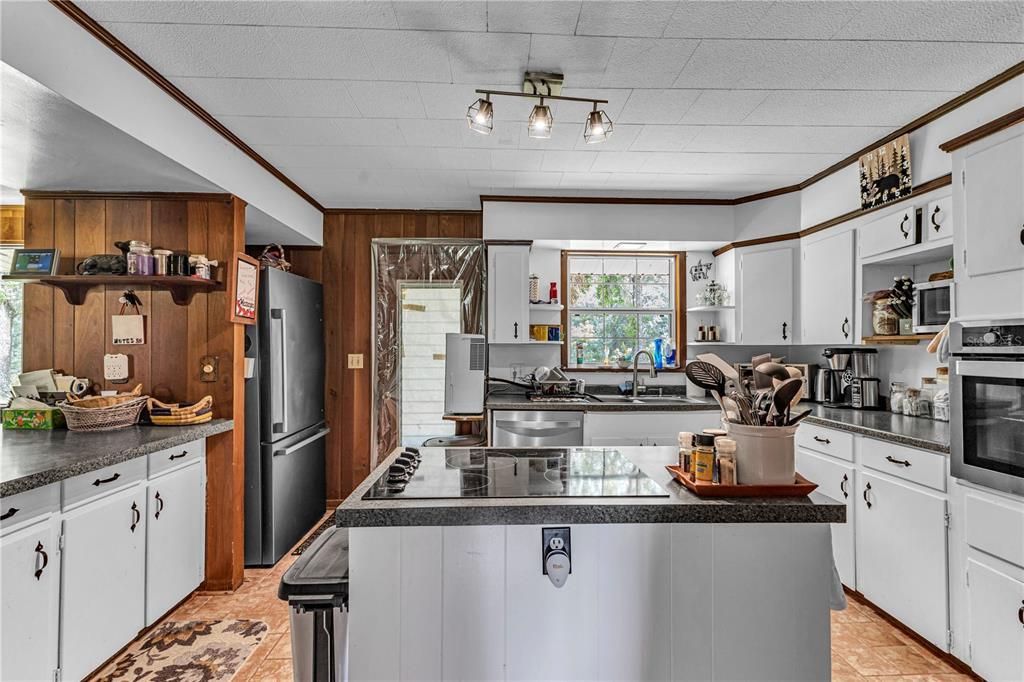 For Sale: $495,000 (3 beds, 3 baths, 2340 Square Feet)