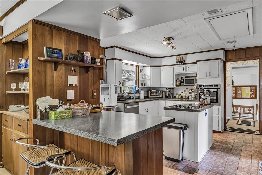 For Sale: $495,000 (3 beds, 3 baths, 2340 Square Feet)