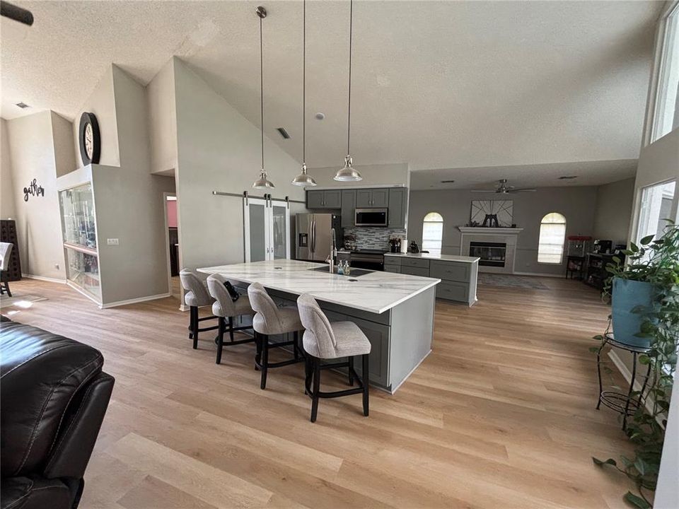 En Venta: $595,000 (3 camas, 3 baños, 2936 Pies cuadrados)