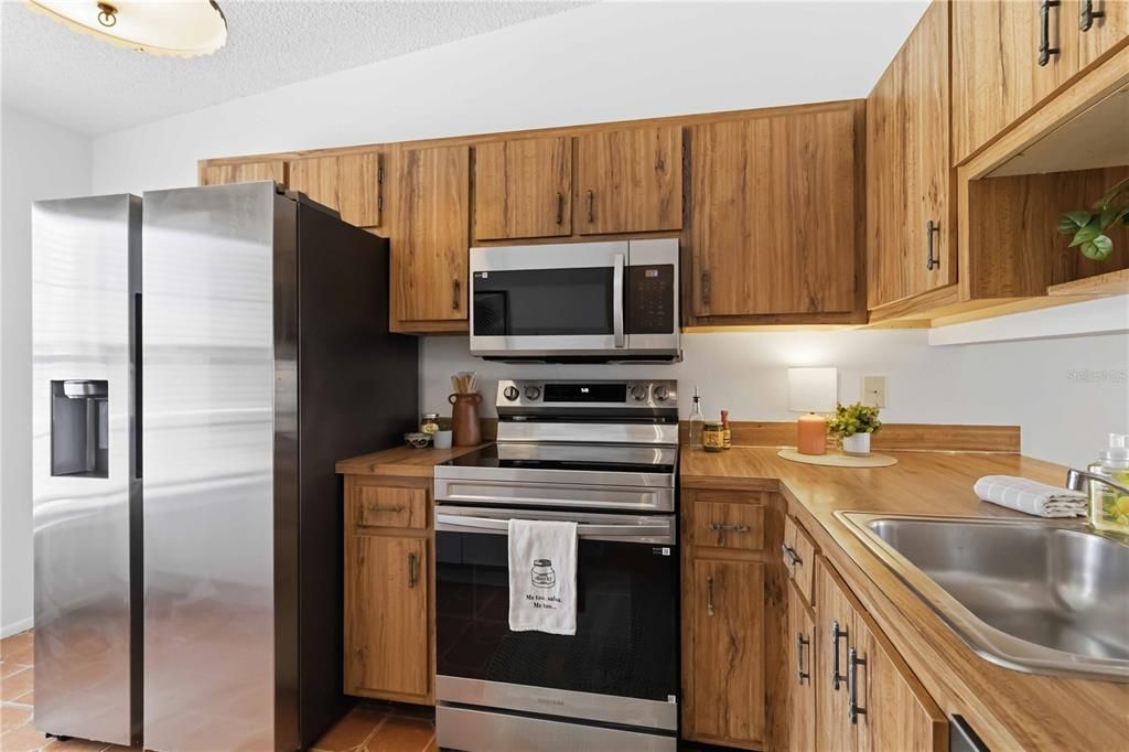 待售: $200,000 (2 贝兹, 2 浴室, 1156 平方英尺)