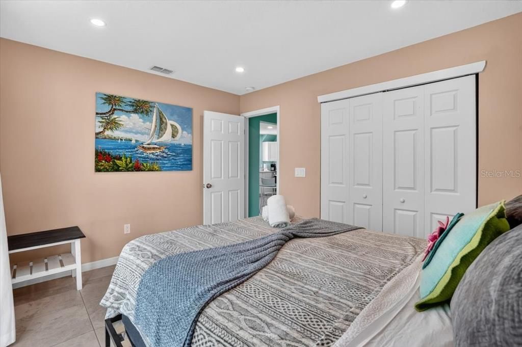 En Venta: $695,000 (2 camas, 2 baños, 800 Pies cuadrados)