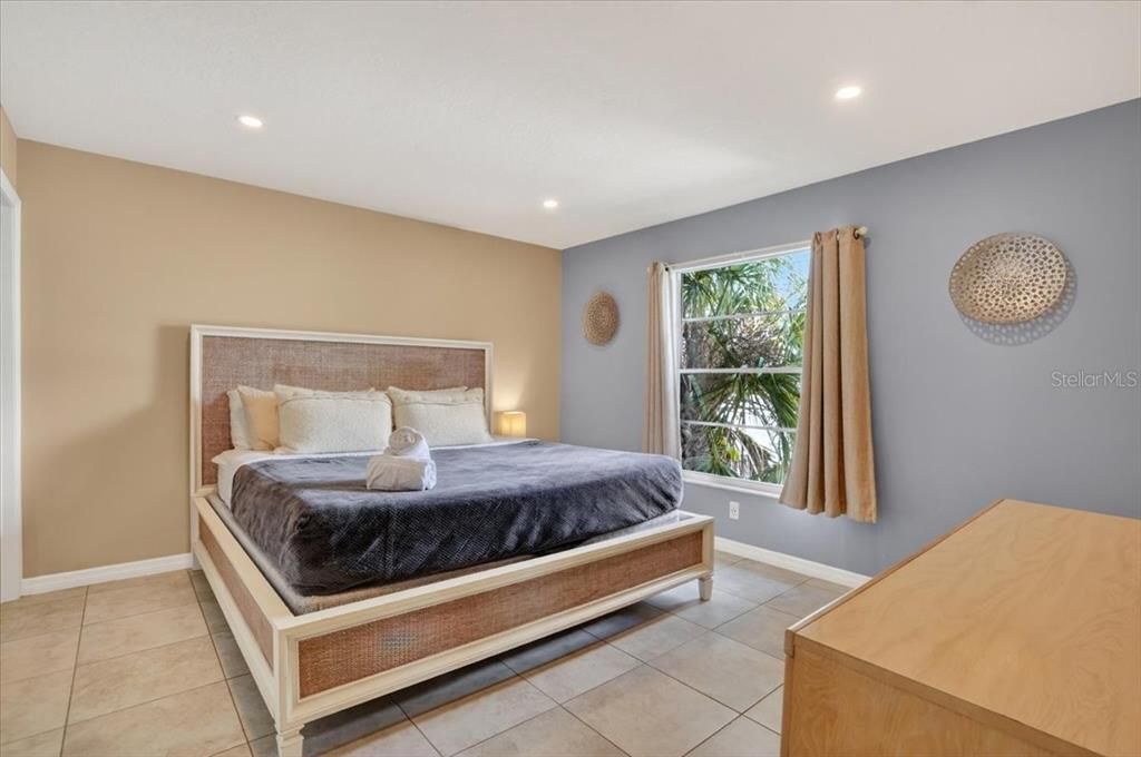 En Venta: $695,000 (2 camas, 2 baños, 800 Pies cuadrados)
