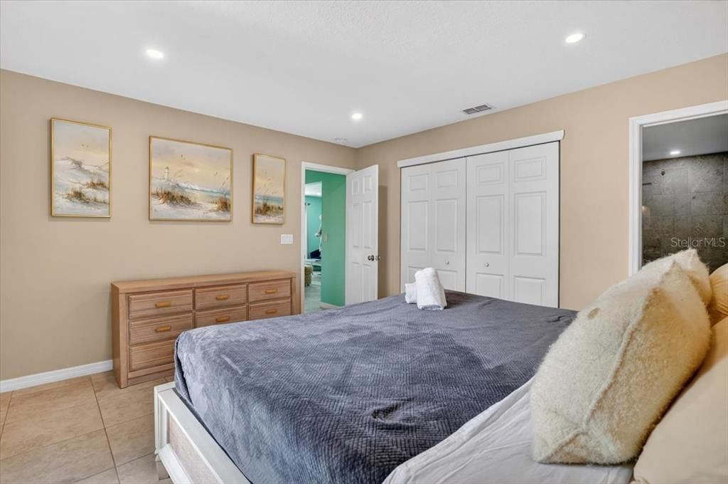 En Venta: $695,000 (2 camas, 2 baños, 800 Pies cuadrados)