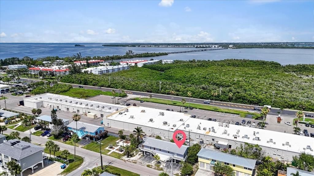 En Venta: $695,000 (2 camas, 2 baños, 800 Pies cuadrados)