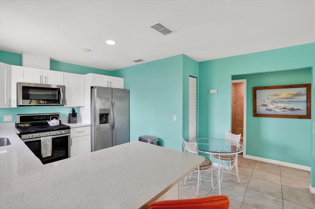 En Venta: $695,000 (2 camas, 2 baños, 800 Pies cuadrados)