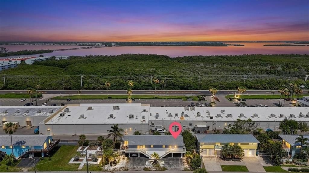 En Venta: $695,000 (2 camas, 2 baños, 800 Pies cuadrados)