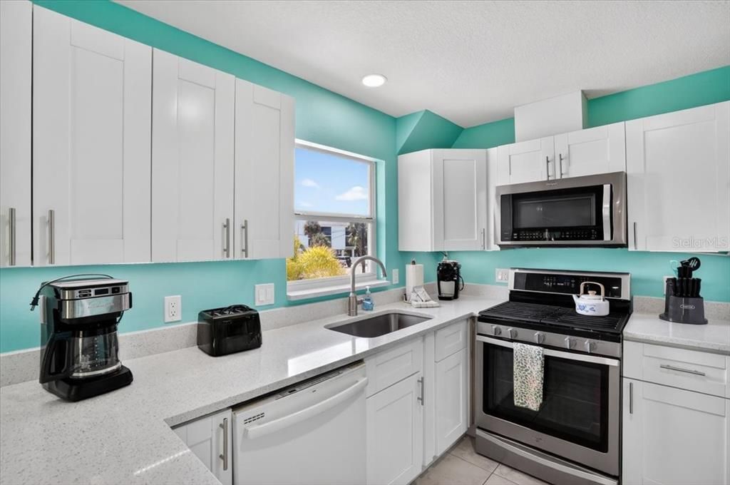 En Venta: $695,000 (2 camas, 2 baños, 800 Pies cuadrados)