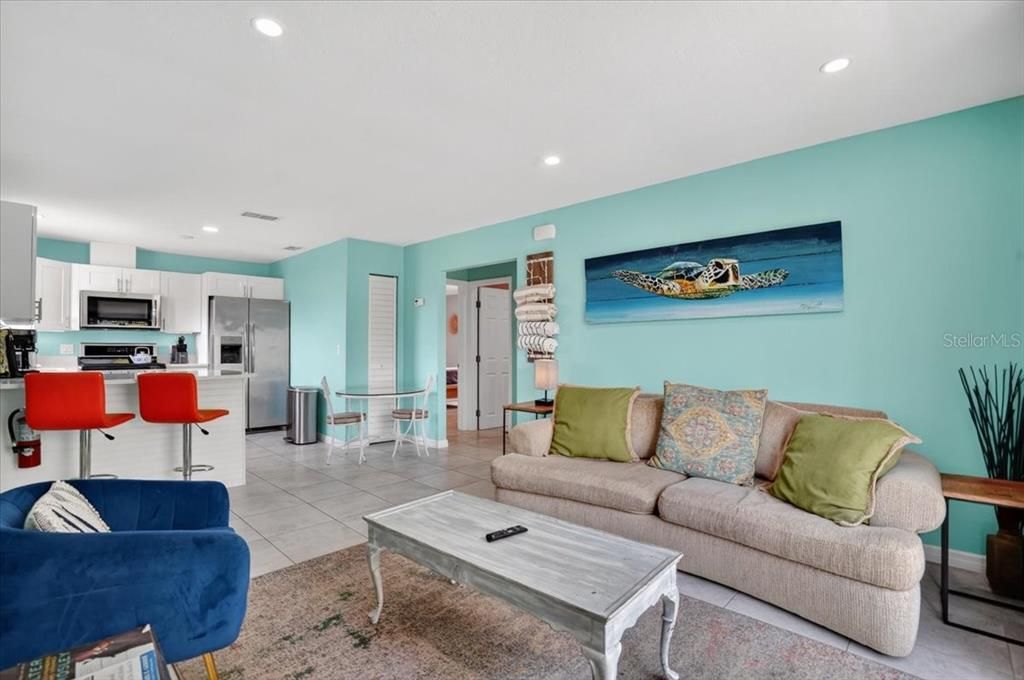 En Venta: $695,000 (2 camas, 2 baños, 800 Pies cuadrados)
