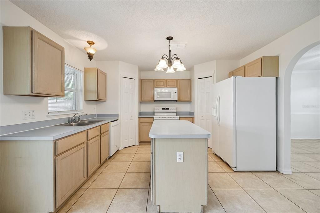 For Sale: $399,900 (4 beds, 2 baths, 2120 Square Feet)
