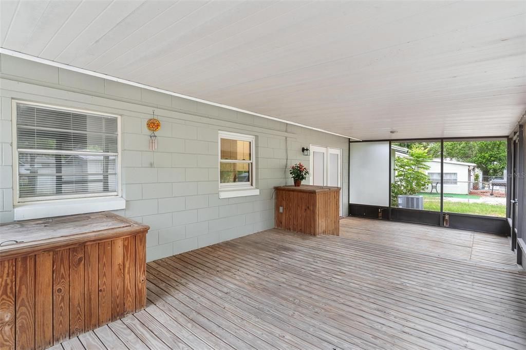 En Venta: $269,000 (3 camas, 2 baños, 950 Pies cuadrados)