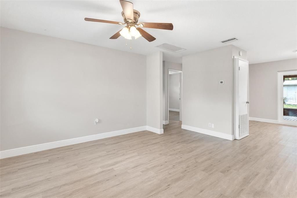 En Venta: $269,000 (3 camas, 2 baños, 950 Pies cuadrados)