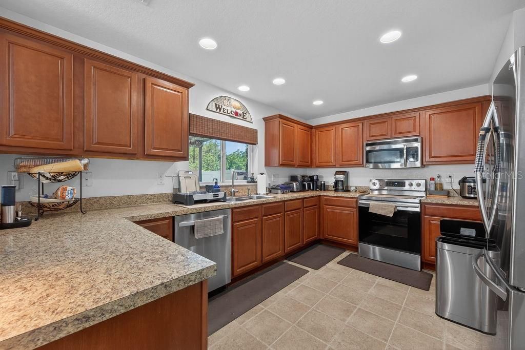 For Sale: $399,999 (3 beds, 2 baths, 1626 Square Feet)