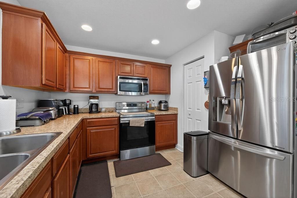 For Sale: $399,999 (3 beds, 2 baths, 1626 Square Feet)