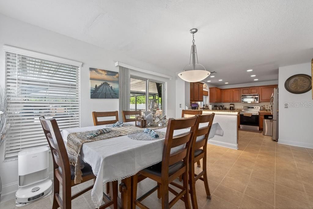 For Sale: $399,999 (3 beds, 2 baths, 1626 Square Feet)