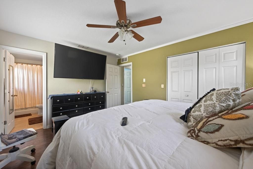 For Sale: $399,999 (3 beds, 2 baths, 1626 Square Feet)