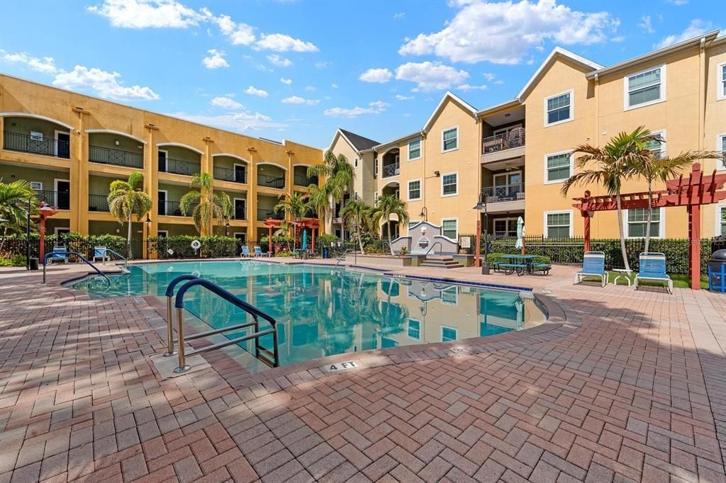 For Sale: $219,900 (1 beds, 1 baths, 1044 Square Feet)