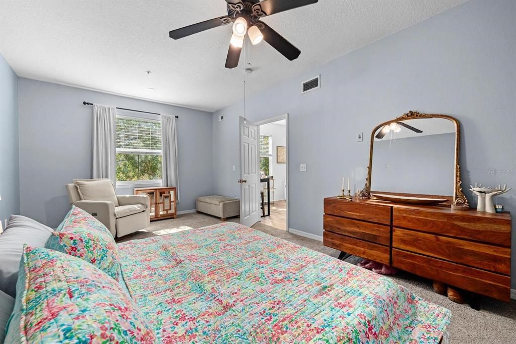 For Sale: $219,900 (1 beds, 1 baths, 1044 Square Feet)