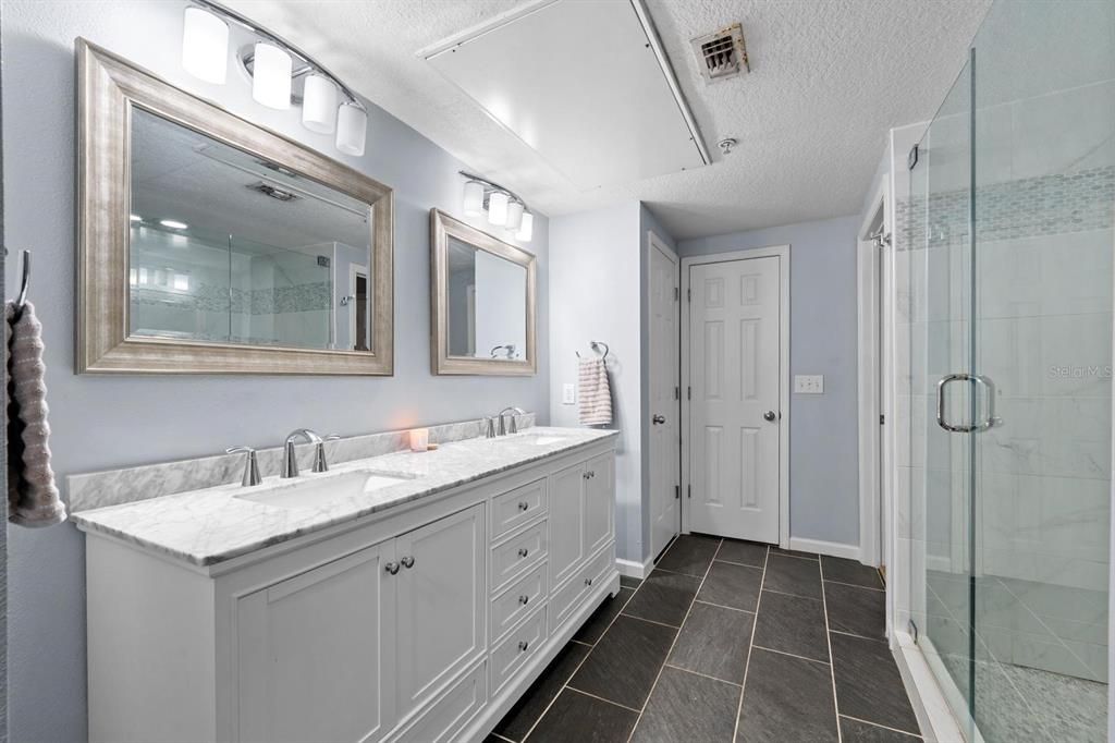 For Sale: $219,900 (1 beds, 1 baths, 1044 Square Feet)