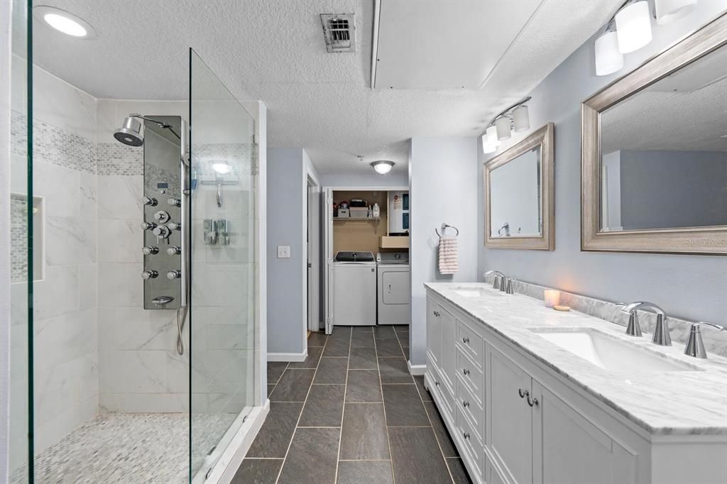 For Sale: $219,900 (1 beds, 1 baths, 1044 Square Feet)