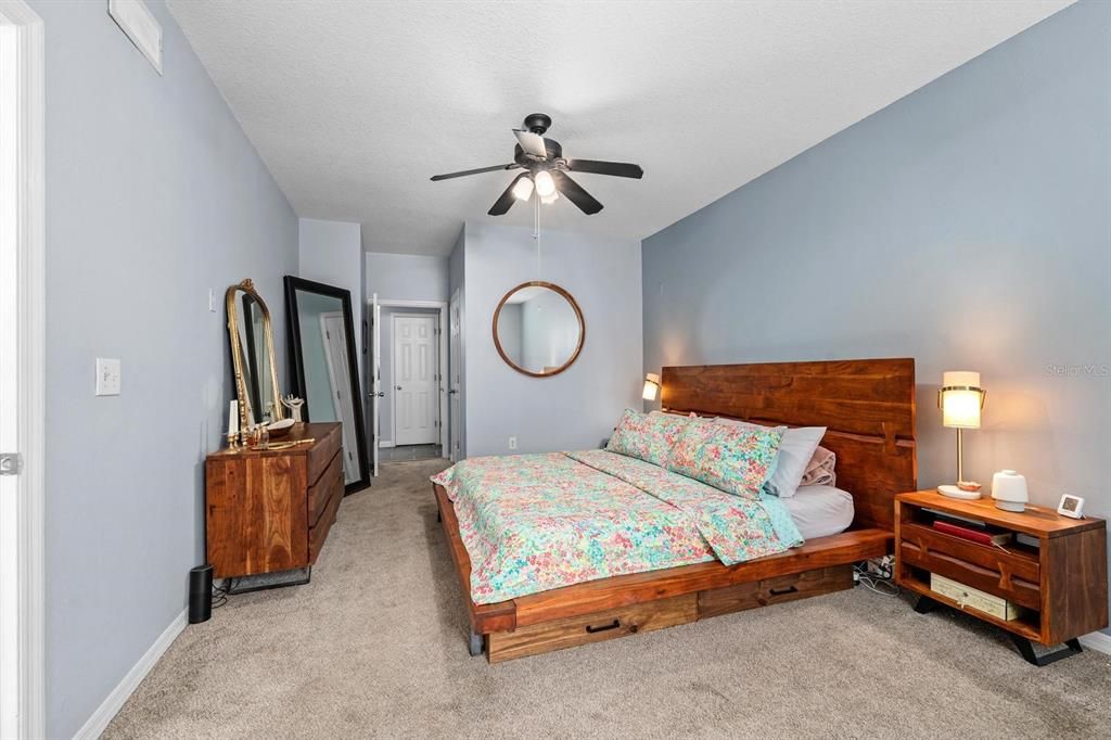 For Sale: $219,900 (1 beds, 1 baths, 1044 Square Feet)