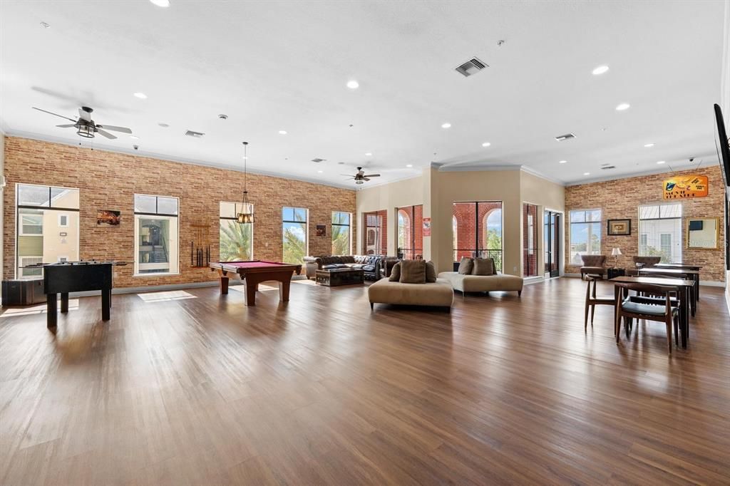 For Sale: $219,900 (1 beds, 1 baths, 1044 Square Feet)