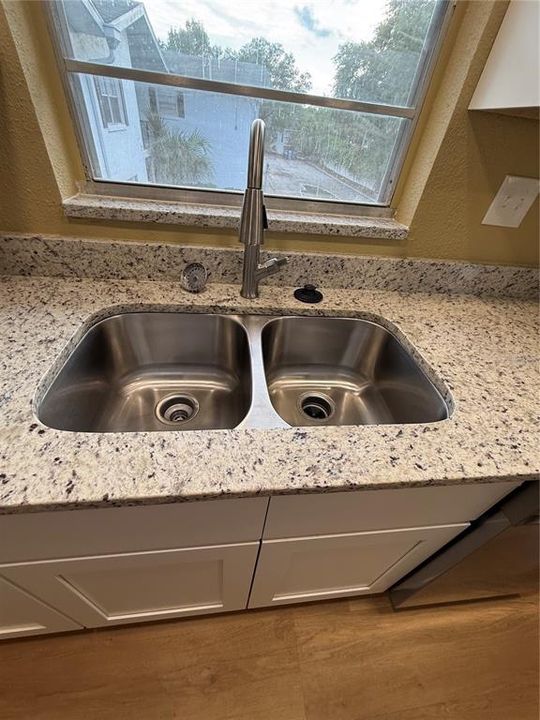 For Sale: $159,000 (2 beds, 2 baths, 1034 Square Feet)