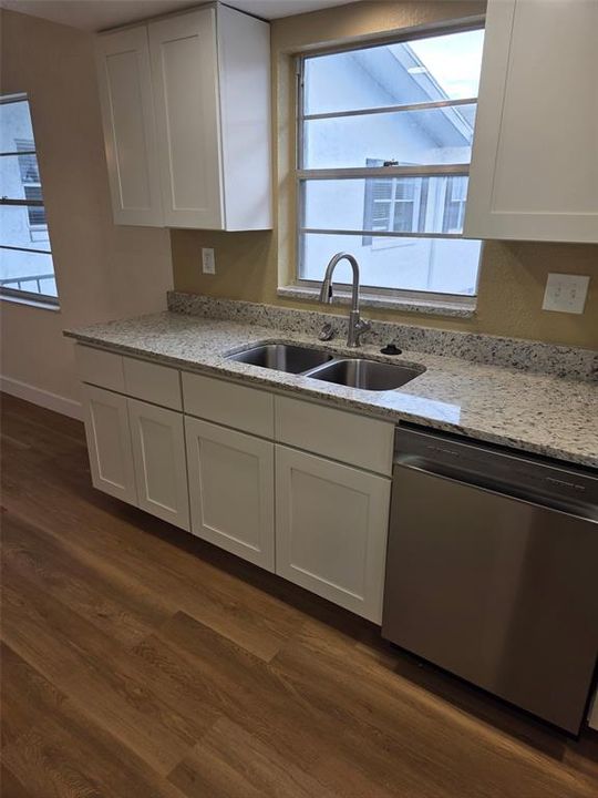 For Sale: $159,000 (2 beds, 2 baths, 1034 Square Feet)